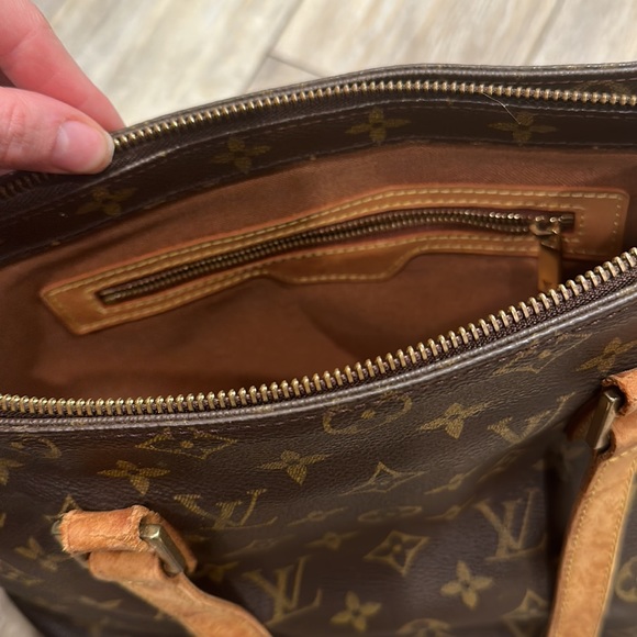 Authentic Vintage LV bag comes with duster. Great for Valentine’s - Picture 5 of 7